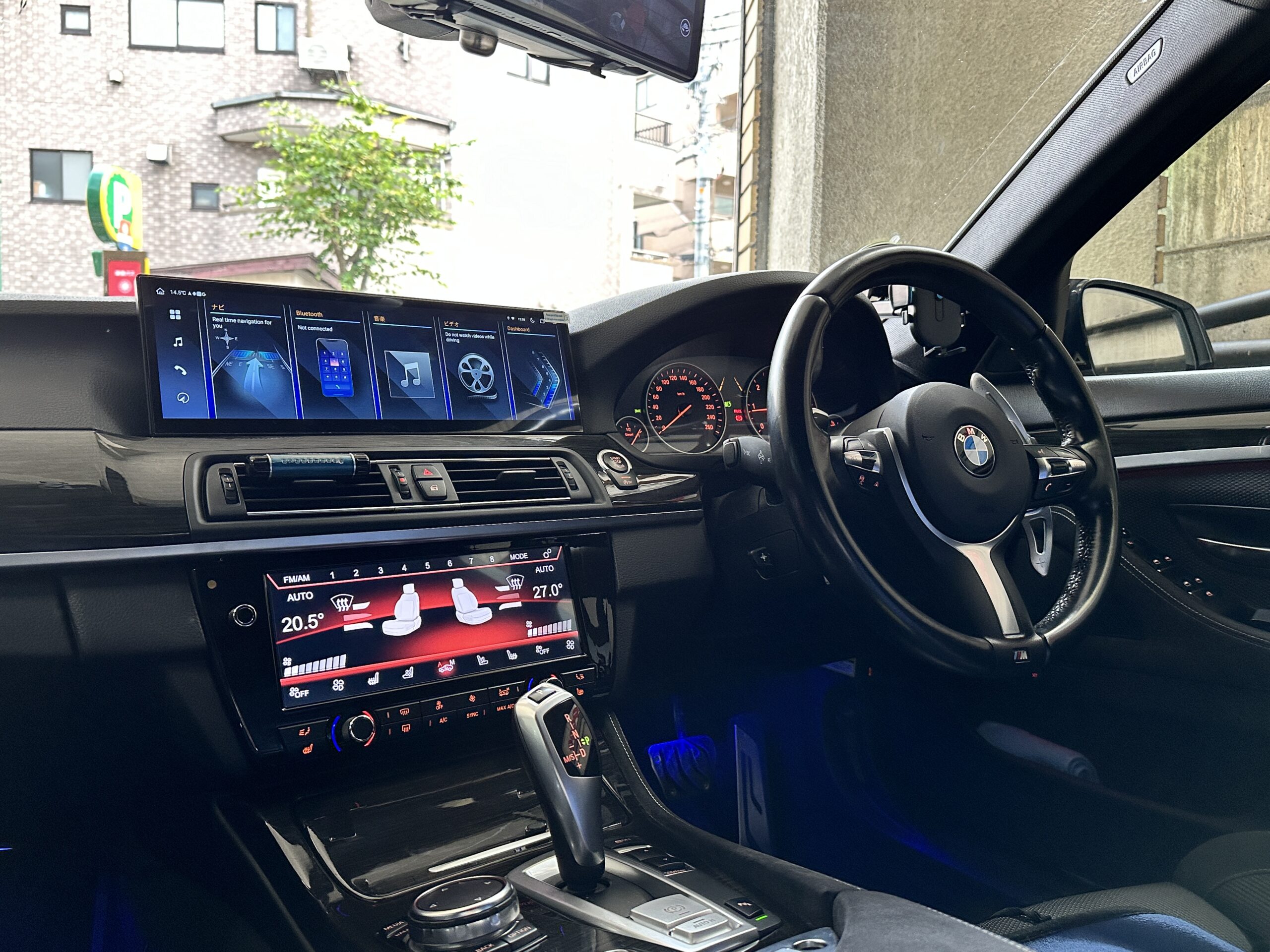 アンドロイドナビで高級感を増した車内